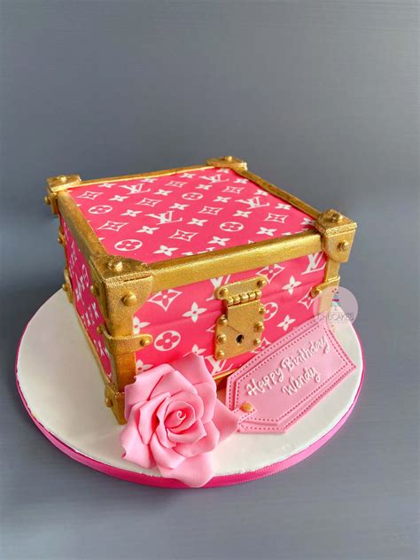 lv suitcase cake|55+ Louis Vuitton Themed Cake Ideas For Birthday or Wedding.